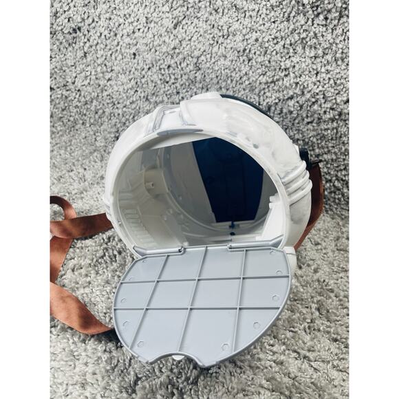 2025 Star Wars Galaxys Edge Salvaged Clone Trooper Helmet Popcorn Bucket In Hand - Picture 7 of 11